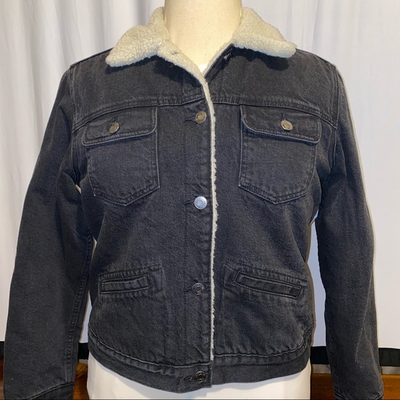 Gap black Jean jacket with fur inside - Picture 5 of 16